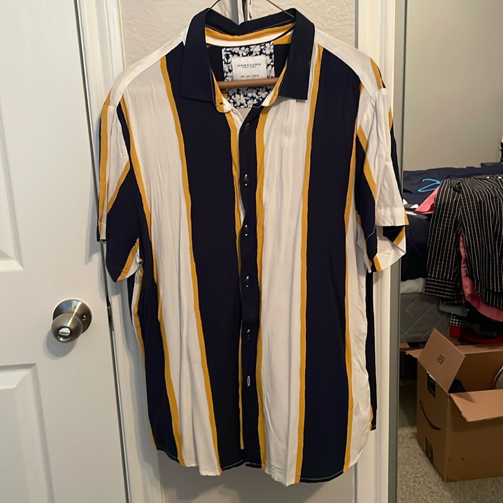Nice casual dress shirt blue white and yellow size L